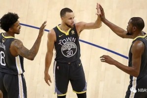 MK体育- 勇士队史第七座总冠军奖杯，库里激动落泪  