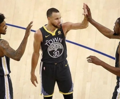 MK体育- 勇士队史第七座总冠军奖杯，库里激动落泪  