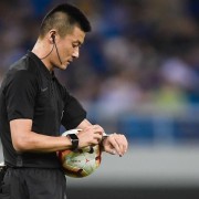  VAR争议判罚引发主帅集体炮轰  