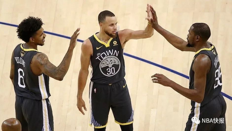  勇士队史第七座总冠军奖杯，库里激动落泪  